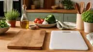 Planche à découper bois ou plastique : laquelle est la plus hygiénique ?