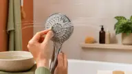Comment enlever le calcaire d’un pommeau de douche ?